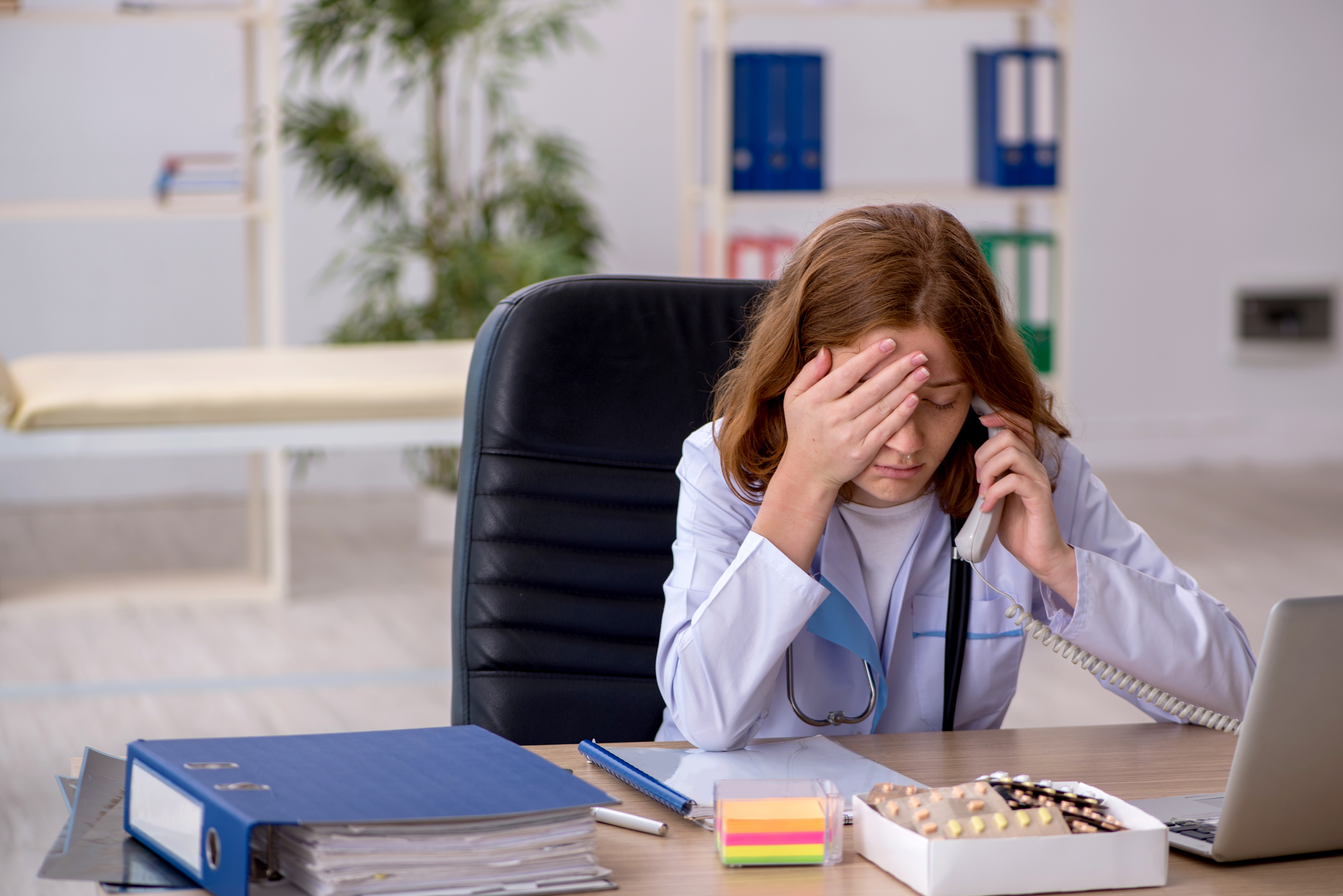 Young,Female,Doctor,Workiing,In,The,Clinic